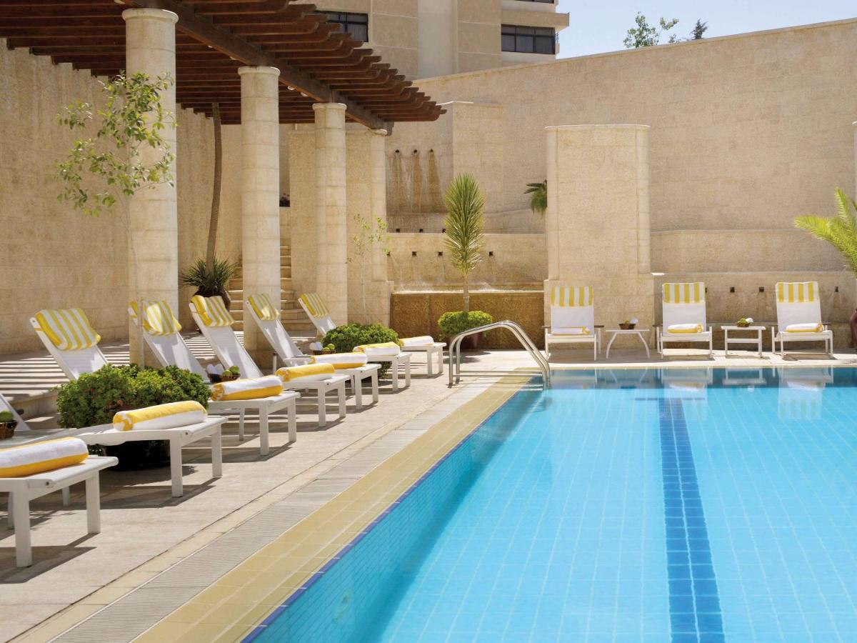 Moevenpick Resort Petra Wadi Musa Eksteriør bilde The pool at the Four Seasons Hotel, Cairo