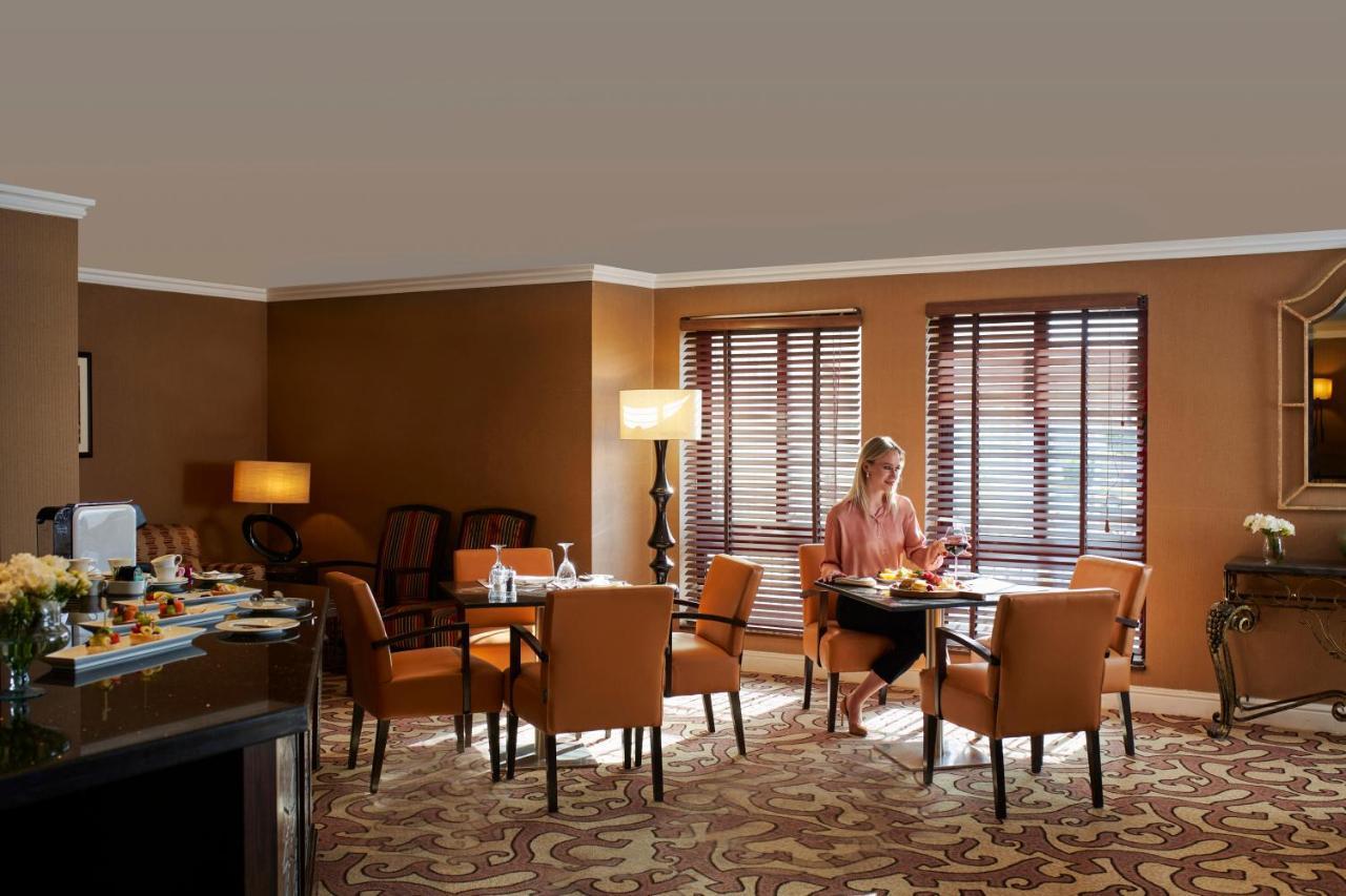Moevenpick Resort Petra Wadi Musa Eksteriør bilde The Club at London Heathrow Airport